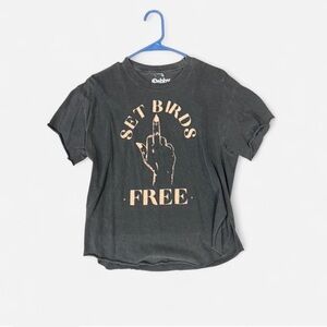 Pebby Forevee Graphic Tee - Set Birds Free